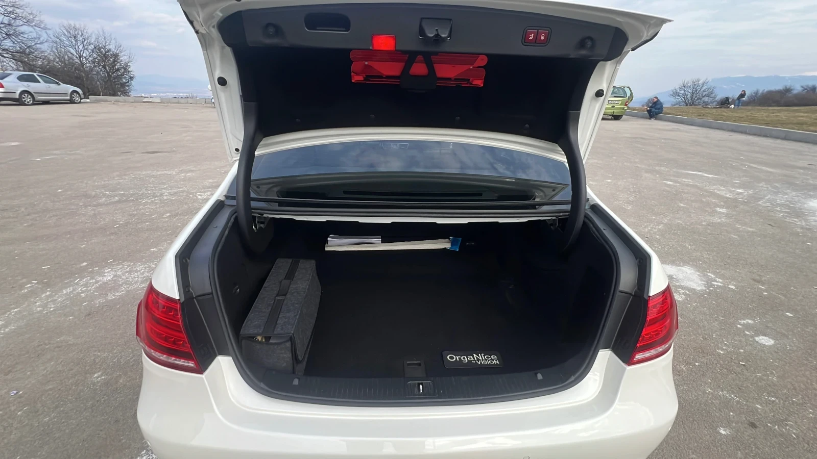 Mercedes-Benz E 300, снимка 14 - Автомобили и джипове - 53799015