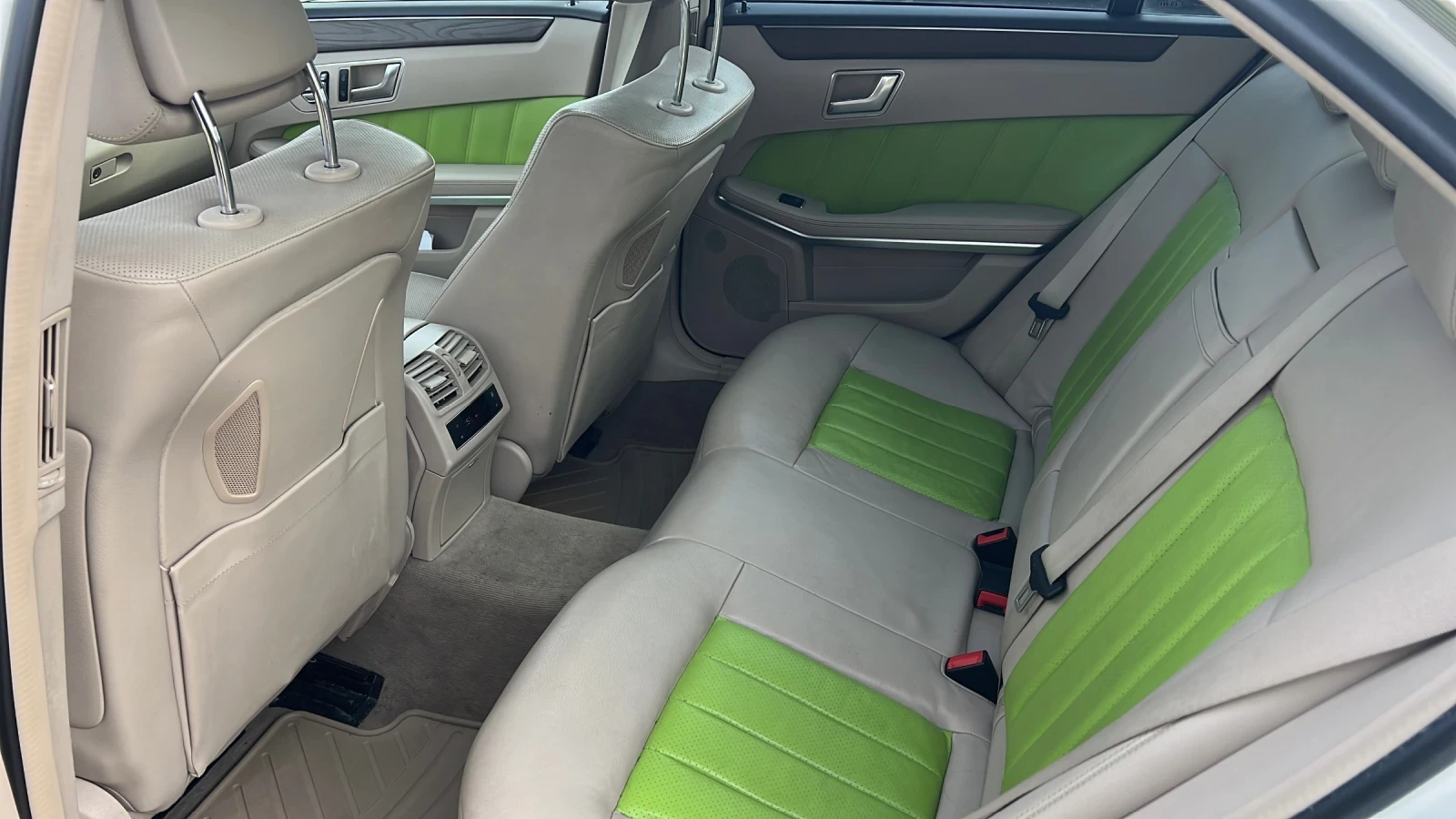 Mercedes-Benz E 300, снимка 10 - Автомобили и джипове - 53799015