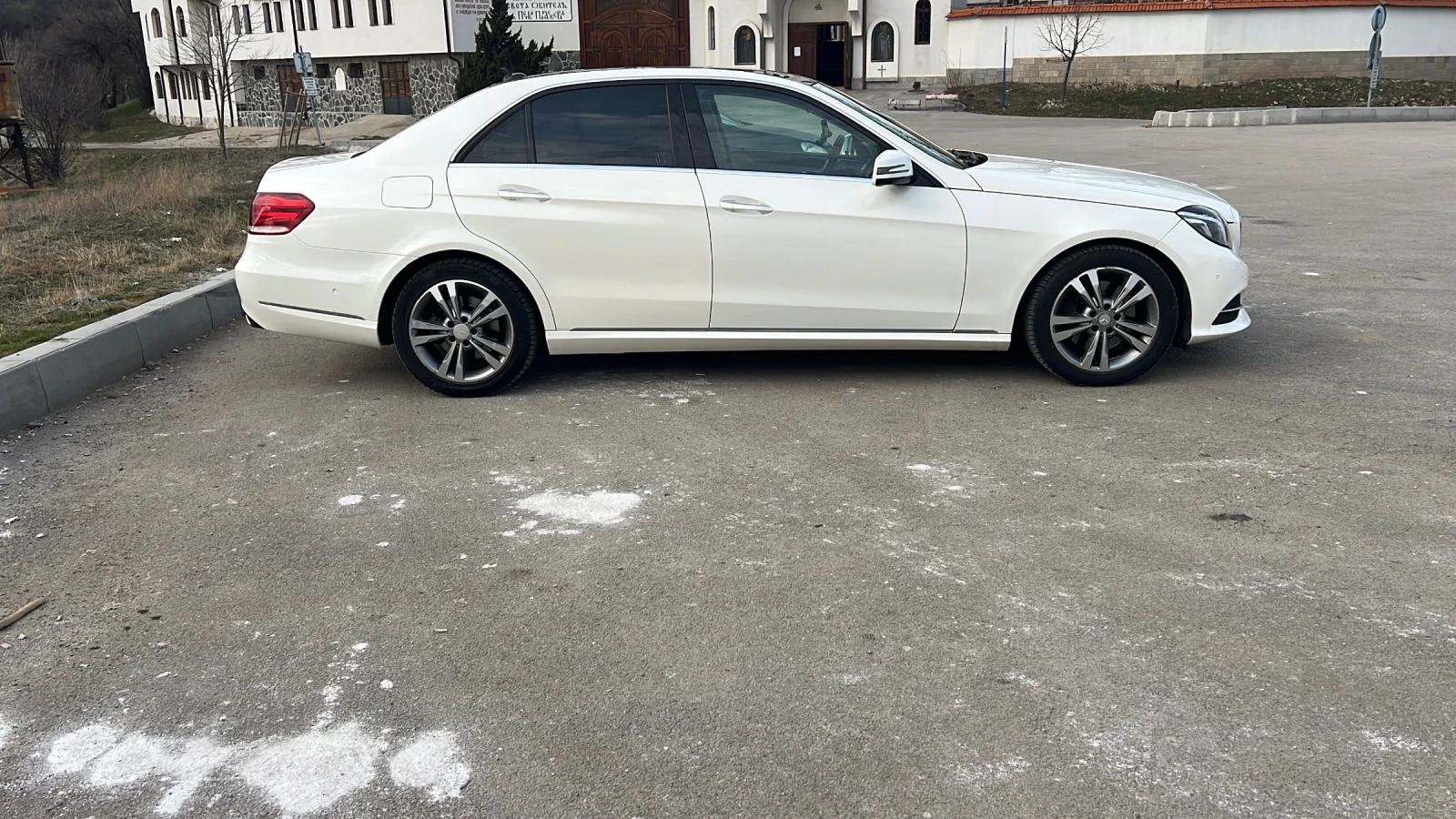 Mercedes-Benz E 300, снимка 2 - Автомобили и джипове - 53799015
