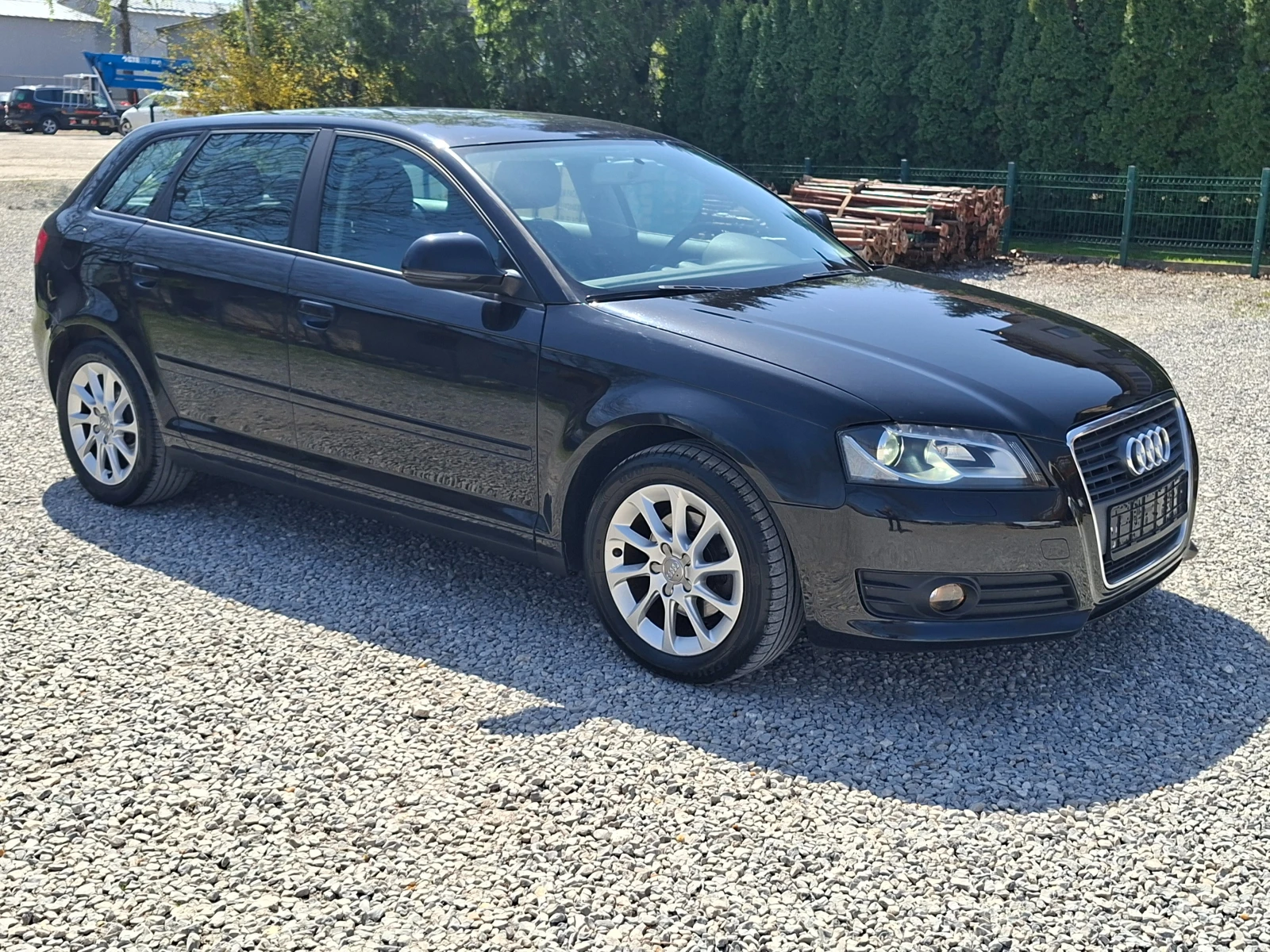 Audi A3 1.6TDI AMBIENTE* НАВИ* КОЖА* ПОДГРЕВ* XENON* LED, снимка 3 - Автомобили и джипове - 54243148