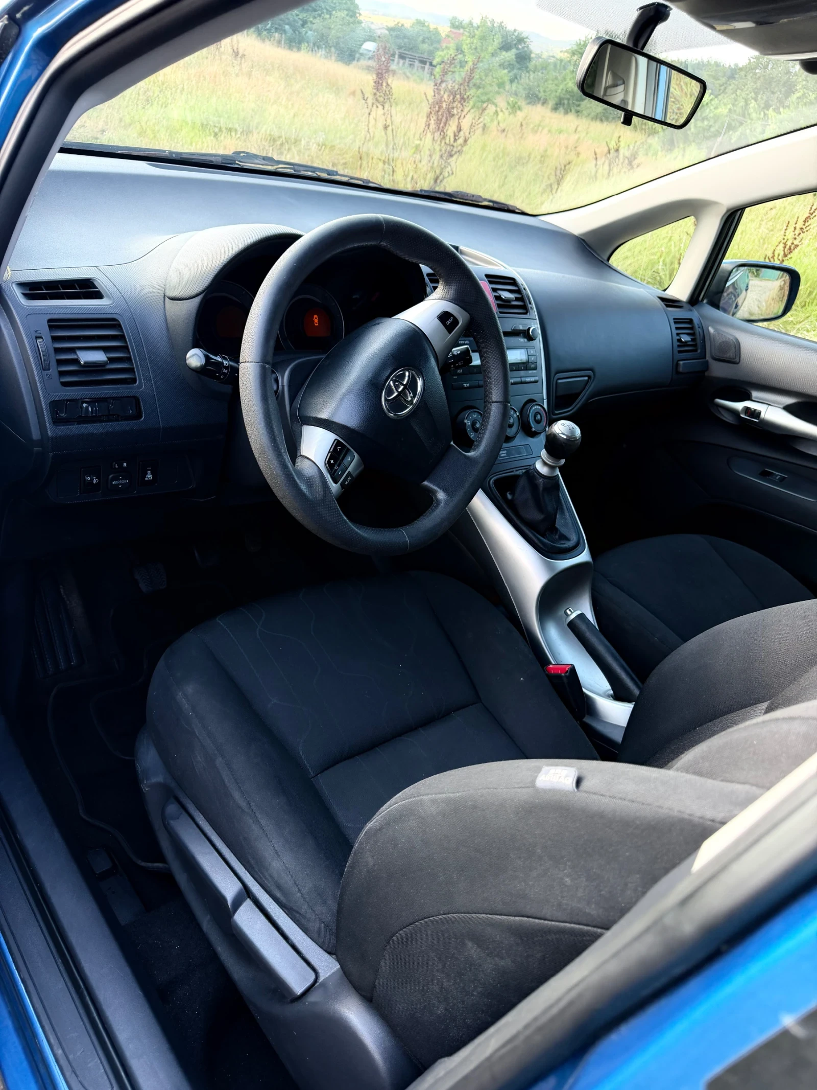 Toyota Auris Дизел, снимка 8 - Автомобили и джипове - 55214012