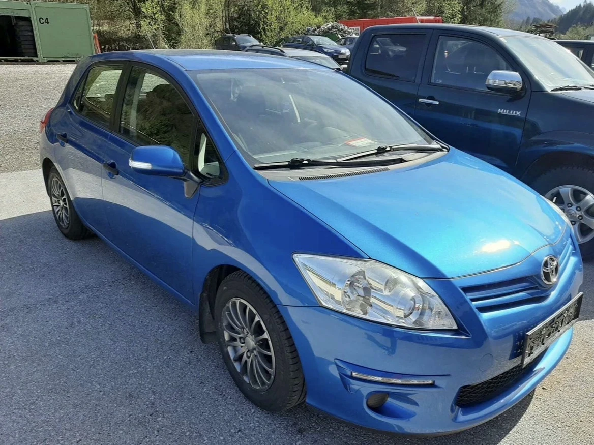 Toyota Auris Дизел, снимка 5 - Автомобили и джипове - 54326243