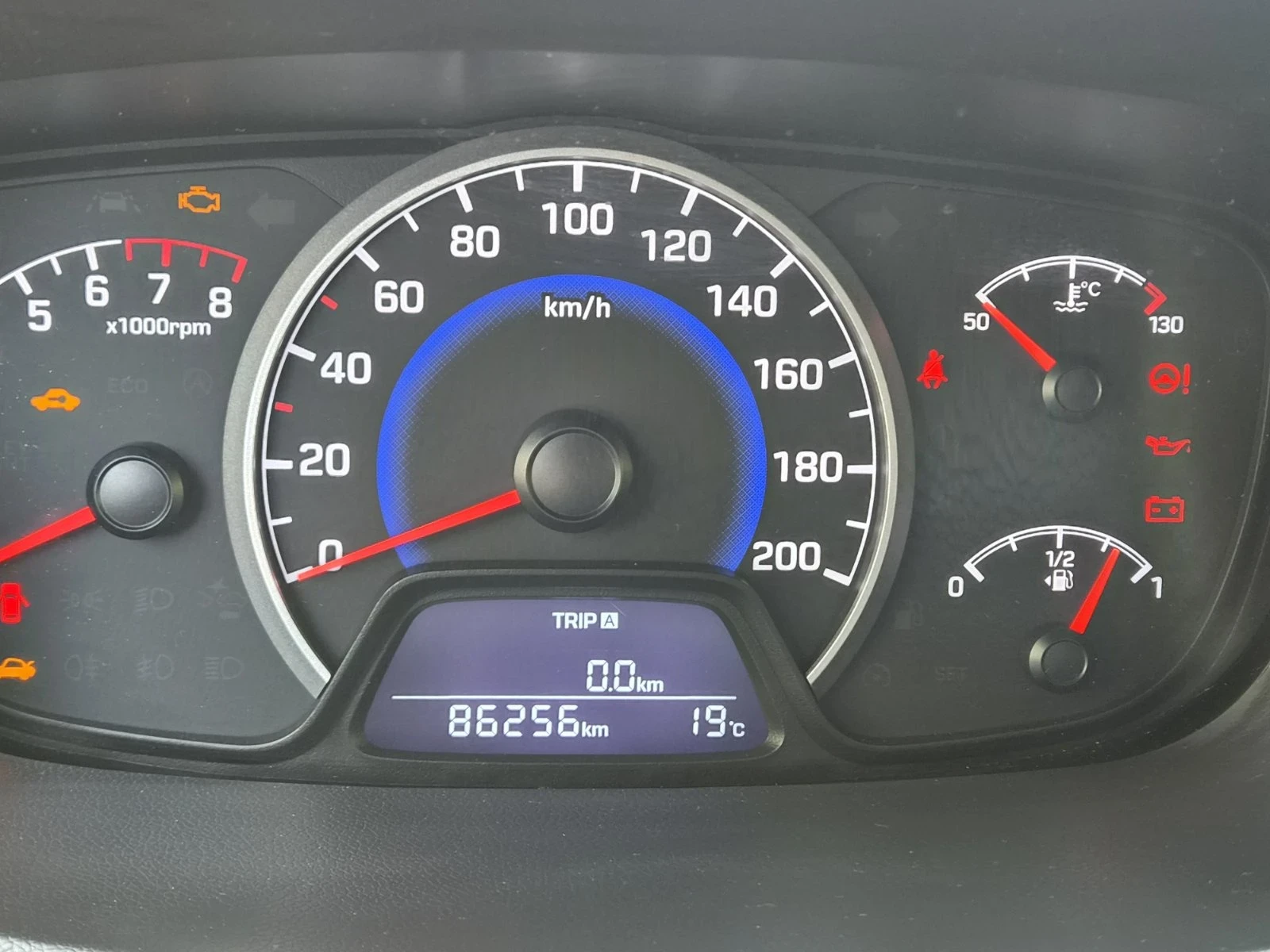 Hyundai I10, снимка 15 - Автомобили и джипове - 54431196