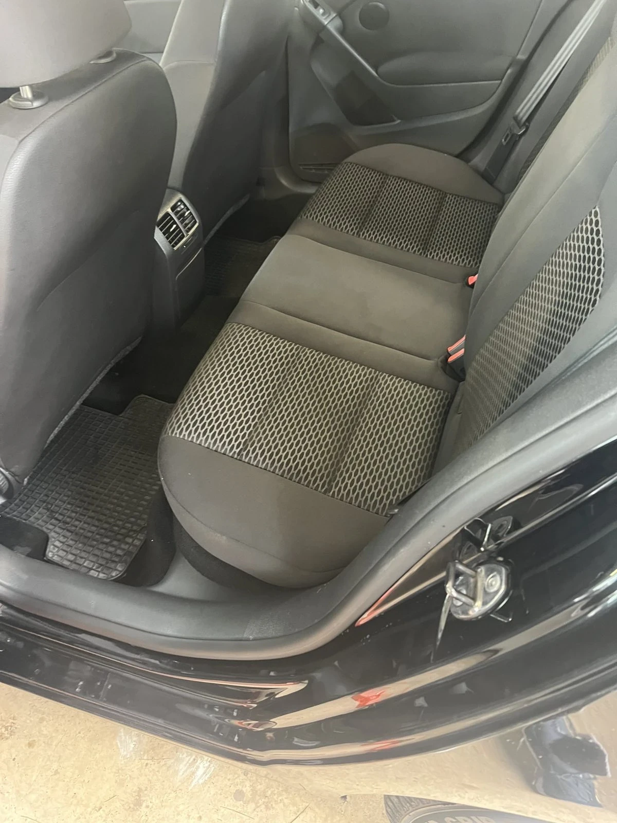 VW Golf 1.6TDI* 105kc, снимка 9 - Автомобили и джипове - 54595991