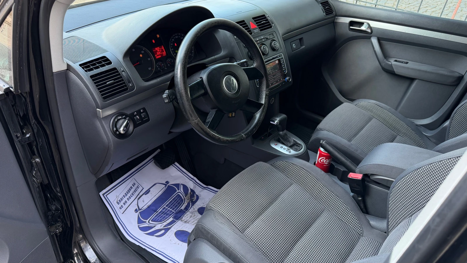 VW Touran DSG6 отличен, снимка 6 - Автомобили и джипове - 54797214