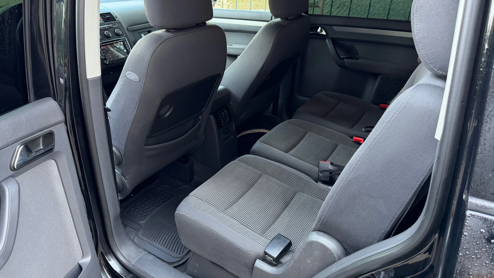 VW Touran DSG6 отличен, снимка 8 - Автомобили и джипове - 54797214