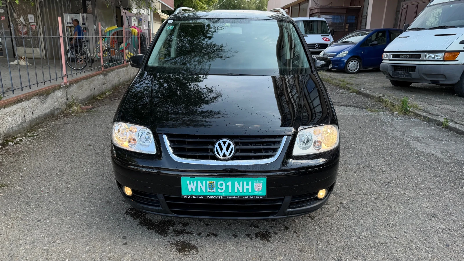 VW Touran DSG6 отличен, снимка 2 - Автомобили и джипове - 54797214