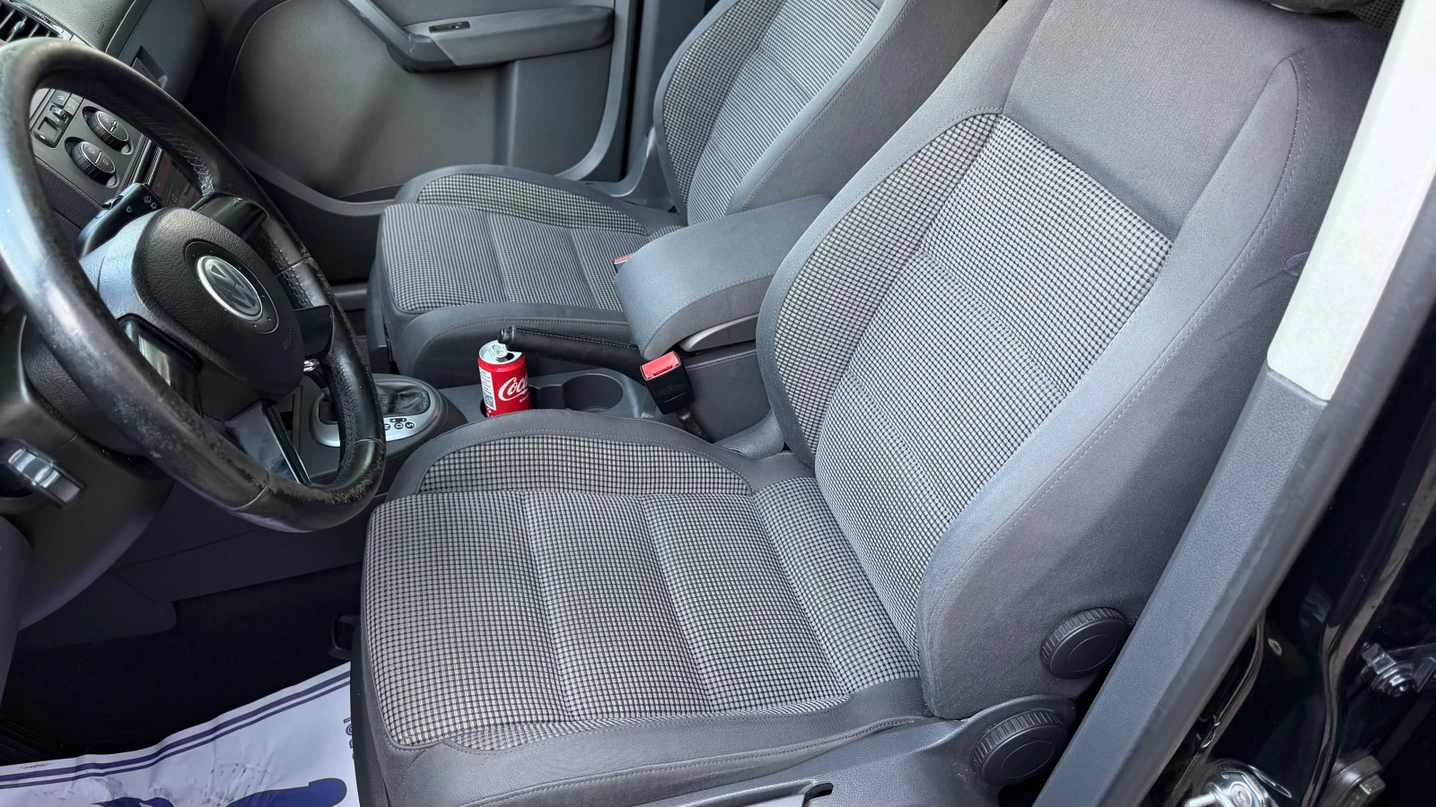 VW Touran DSG6 отличен, снимка 7 - Автомобили и джипове - 54797214