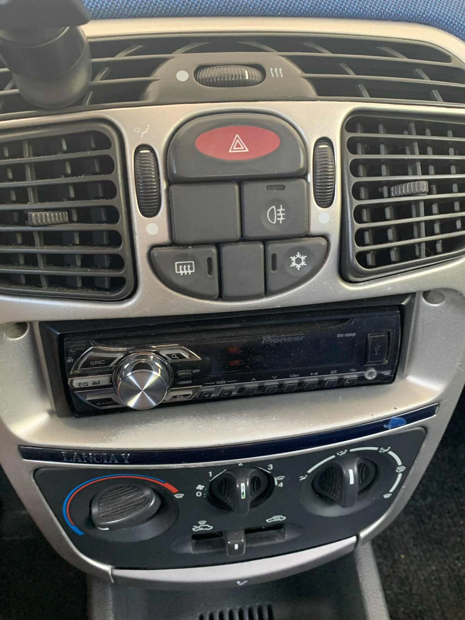 Lancia Y НОВ СЪЕДИНИТЕЛ, КЛИМАТИК, снимка 6 - Автомобили и джипове - 54810666