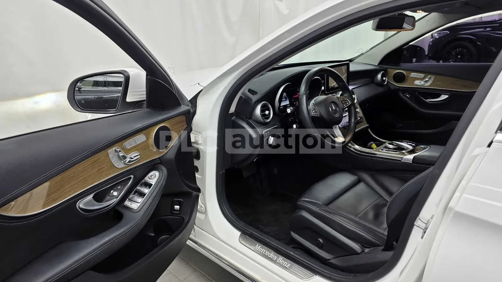 Mercedes-Benz C 220 d| КАМЕРА| HEAD-UP| ПОДГРЕВ| ШИБЕ| ВКЛ.ТЕХНОТЕСТ, снимка 4 - Автомобили и джипове - 55046490