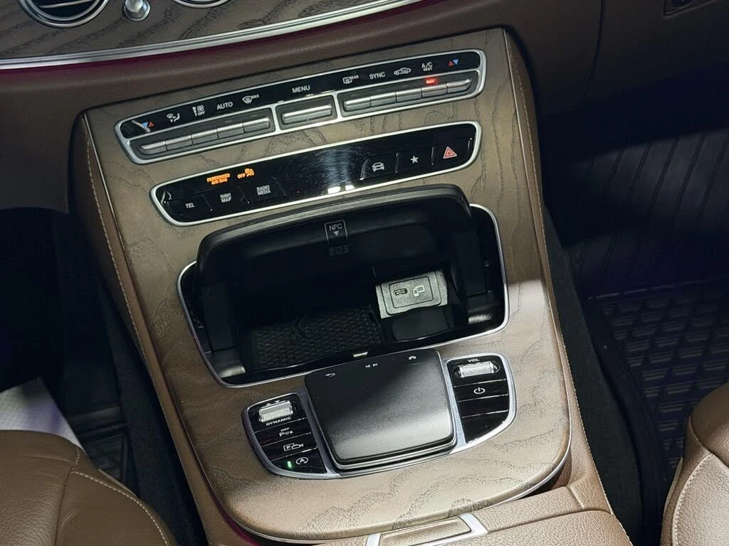 Mercedes-Benz E 450 4MATIC* AMG* BURMESTER* DISTRONIC* ПАНОРАМА* 360, снимка 13 - Автомобили и джипове - 55212256
