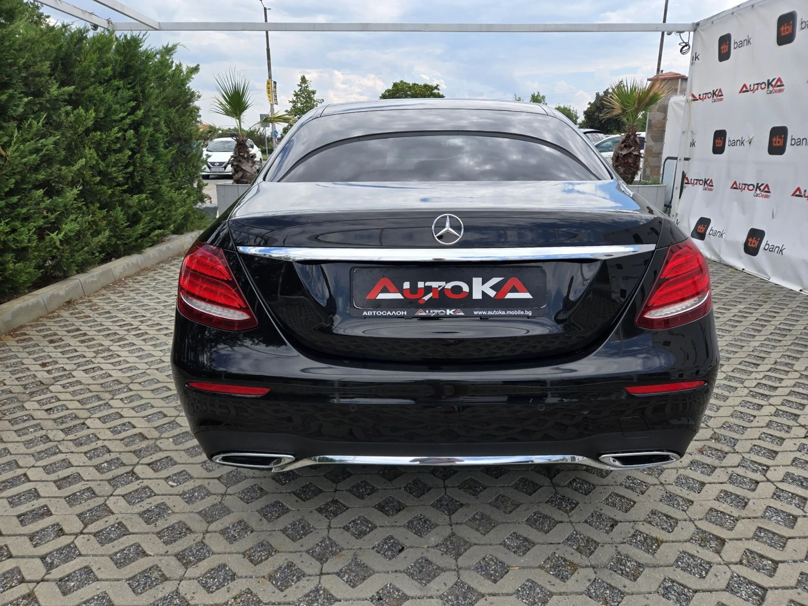 Mercedes-Benz E 220 2.2CDI-194кс= 9G= DIGITAL= AMG LINE= DISTR= ПОДГРЕ, снимка 4 - Автомобили и джипове - 55324005