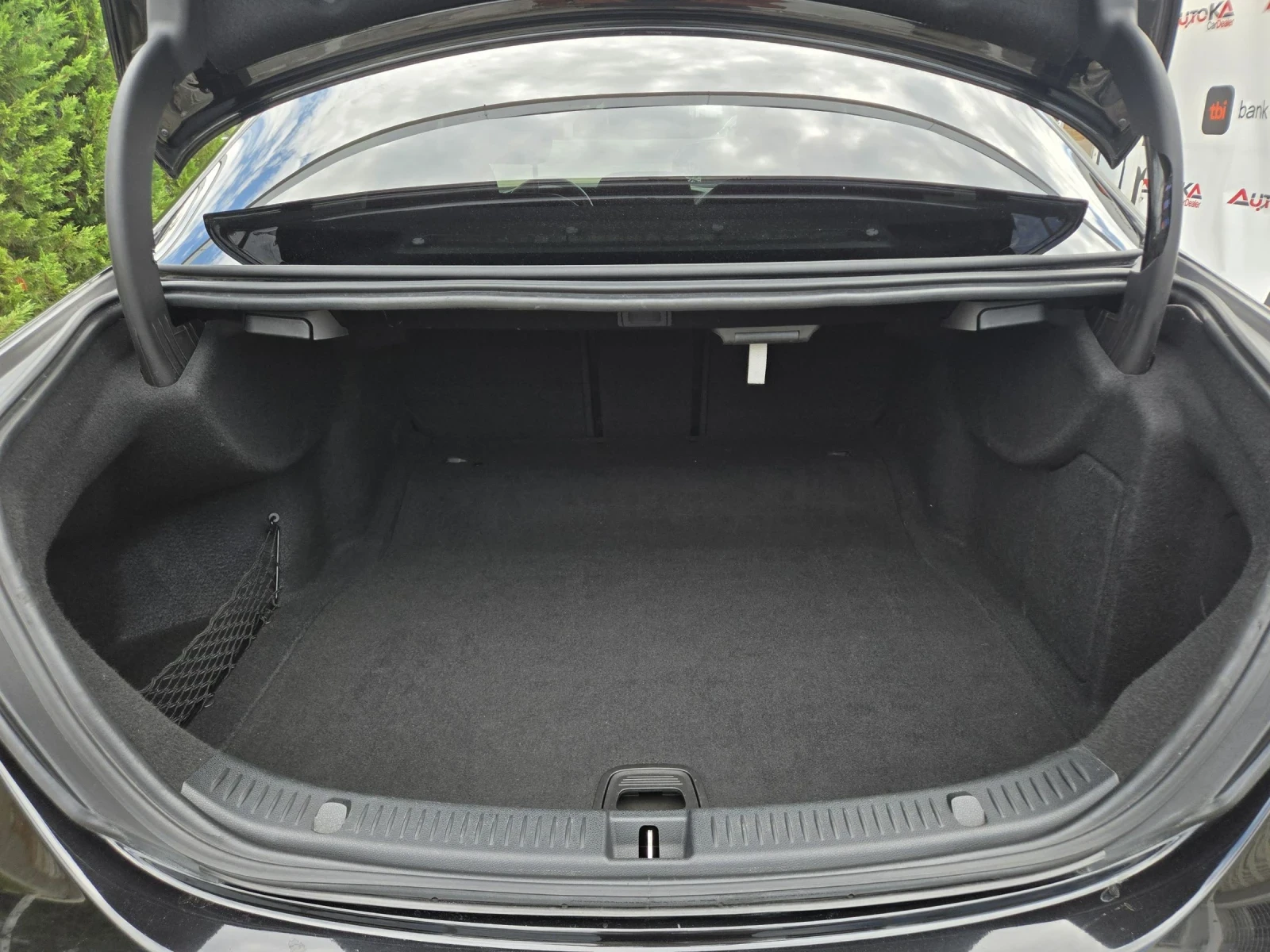 Mercedes-Benz E 220 2.2CDI-194кс= 9G= DIGITAL= AMG LINE= DISTR= ПОДГРЕ, снимка 10 - Автомобили и джипове - 55324005