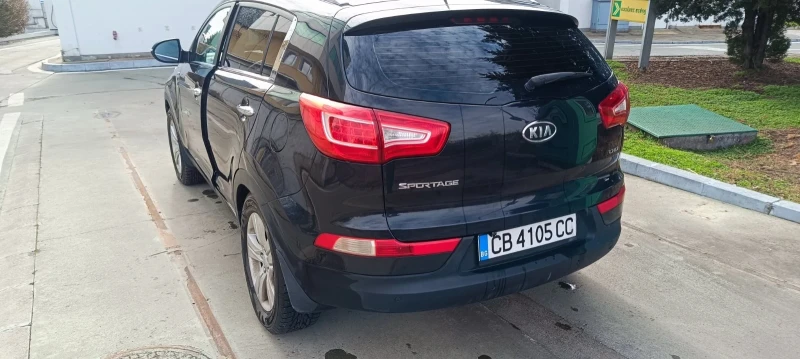 Kia Sportage, снимка 7 - Автомобили и джипове - 48836605