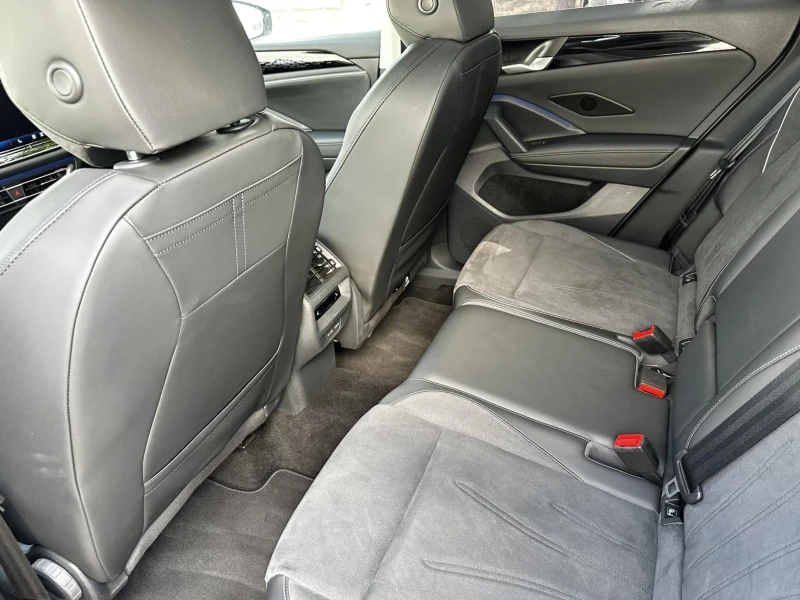 VW Tiguan 2.0TDI, снимка 11 - Автомобили и джипове - 51834347