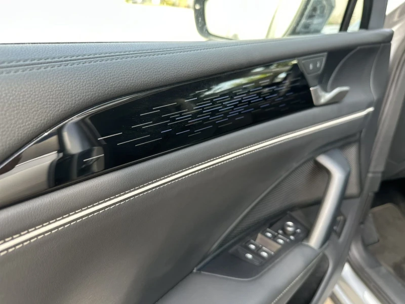 VW Tiguan 2.0TDI, снимка 13 - Автомобили и джипове - 51834347