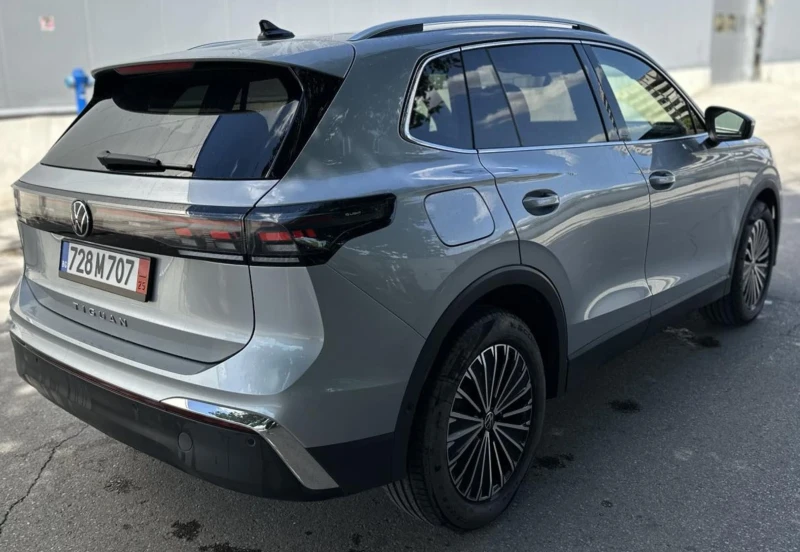 VW Tiguan 2.0TDI, снимка 4 - Автомобили и джипове - 51834347