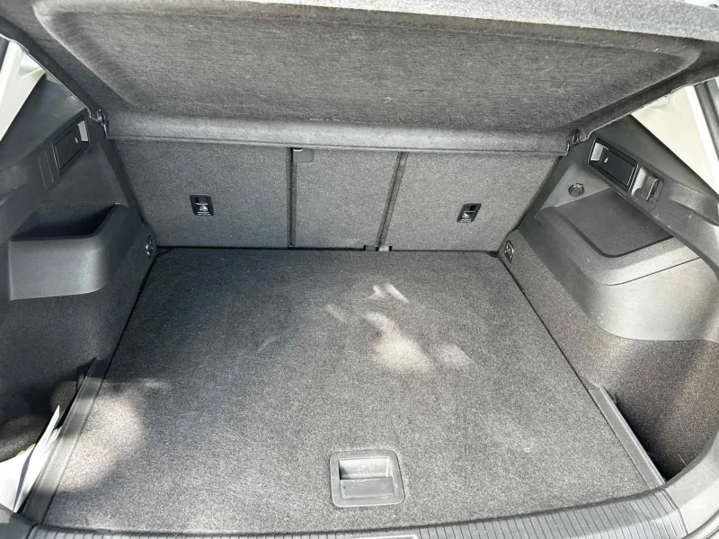 VW Tiguan 2.0TDI, снимка 12 - Автомобили и джипове - 51834347