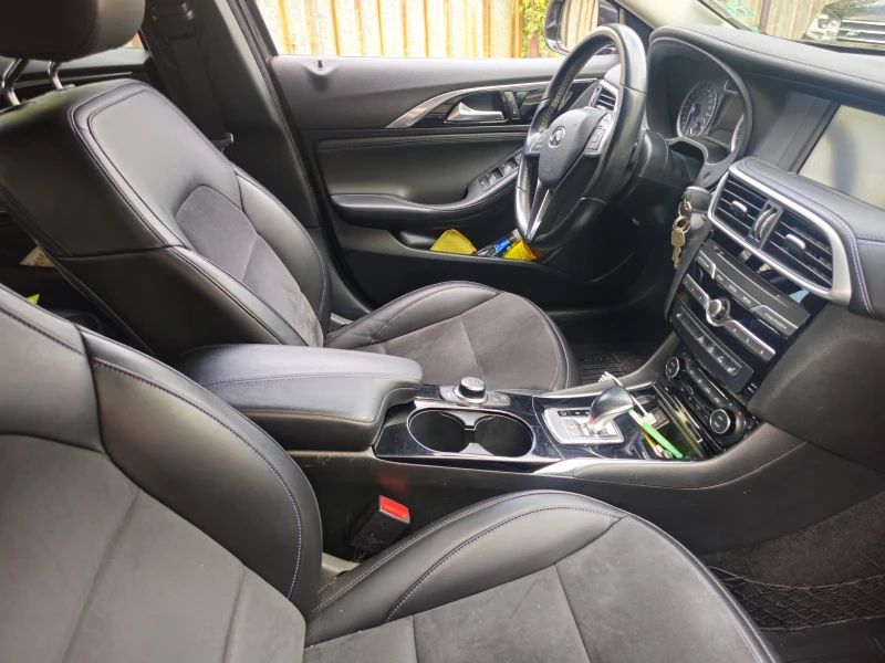 Infiniti Q30, снимка 9 - Автомобили и джипове - 52500152