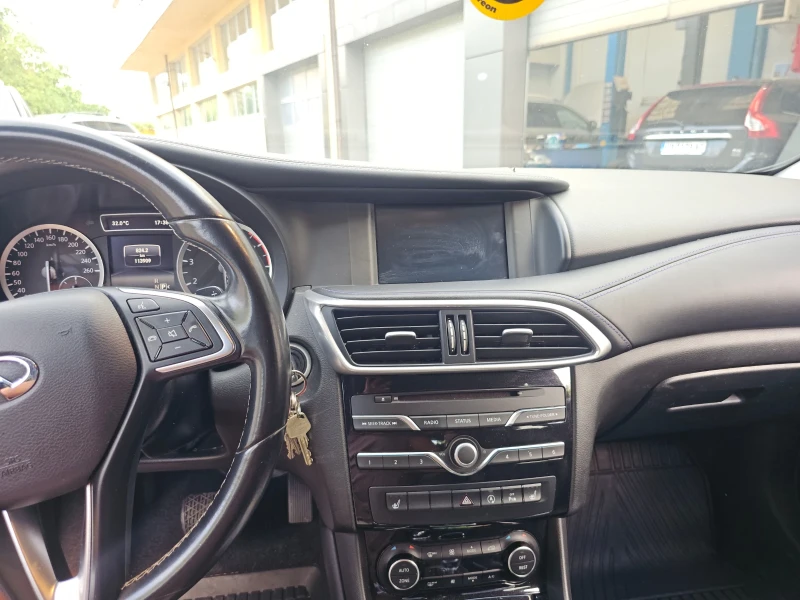 Infiniti Q30, снимка 5 - Автомобили и джипове - 52500152
