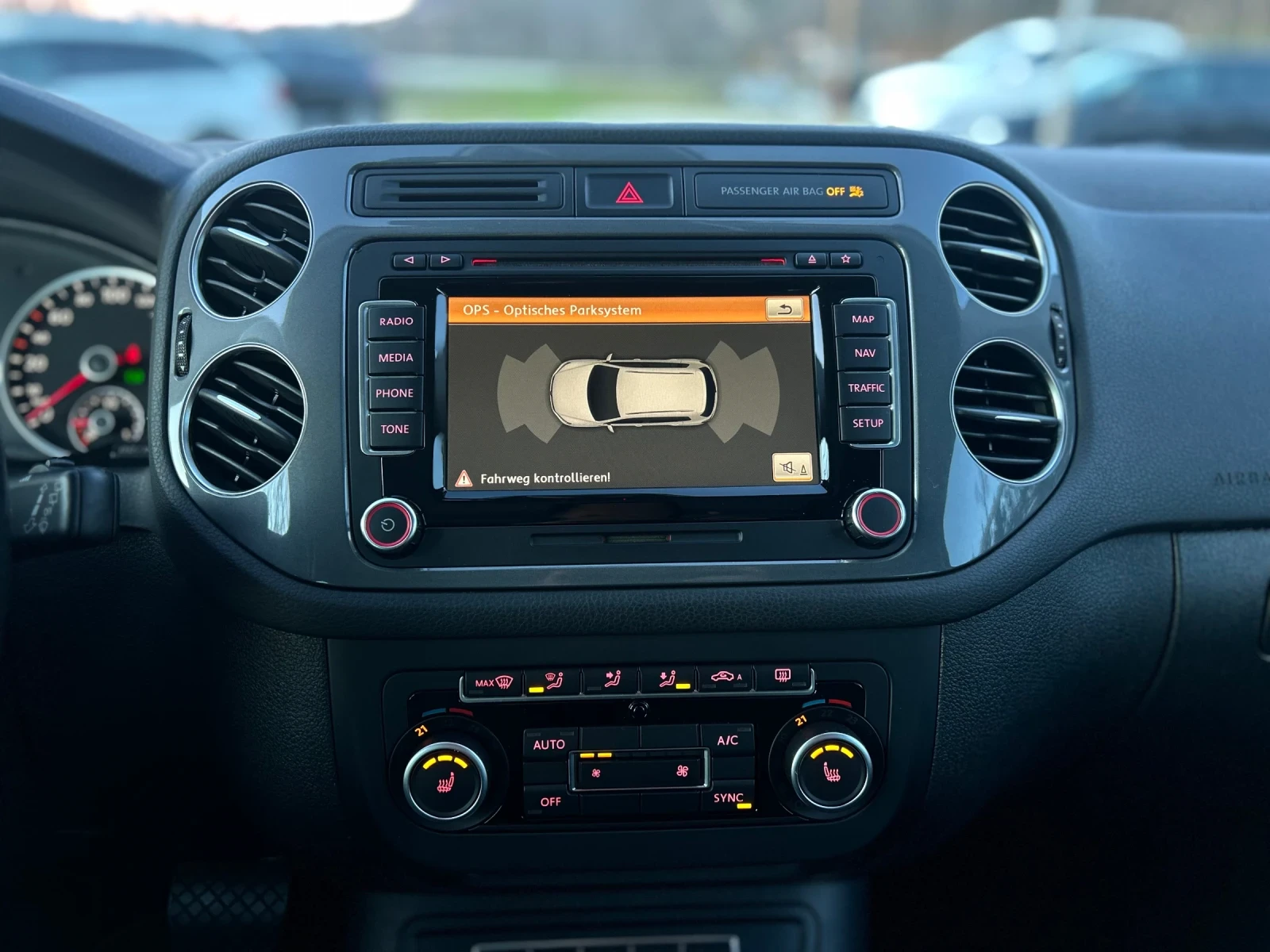 VW Tiguan 2.0TDI R LINE XENON LED NAVI KEYLESS PANO - изображение 8