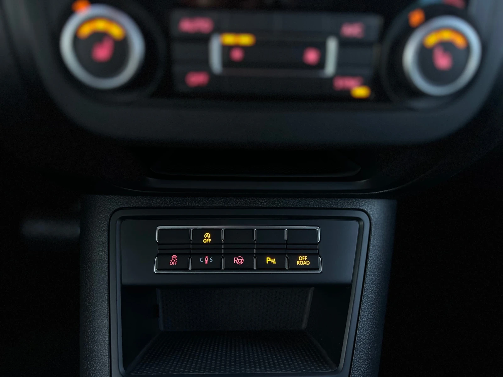 VW Tiguan 2.0TDI R LINE XENON LED NAVI KEYLESS PANO - изображение 10