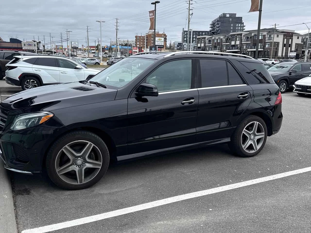 Mercedes-Benz GLE 350  * CARFAX * Дистроник * Harman Kardon * , снимка 2 - Автомобили и джипове - 54060256