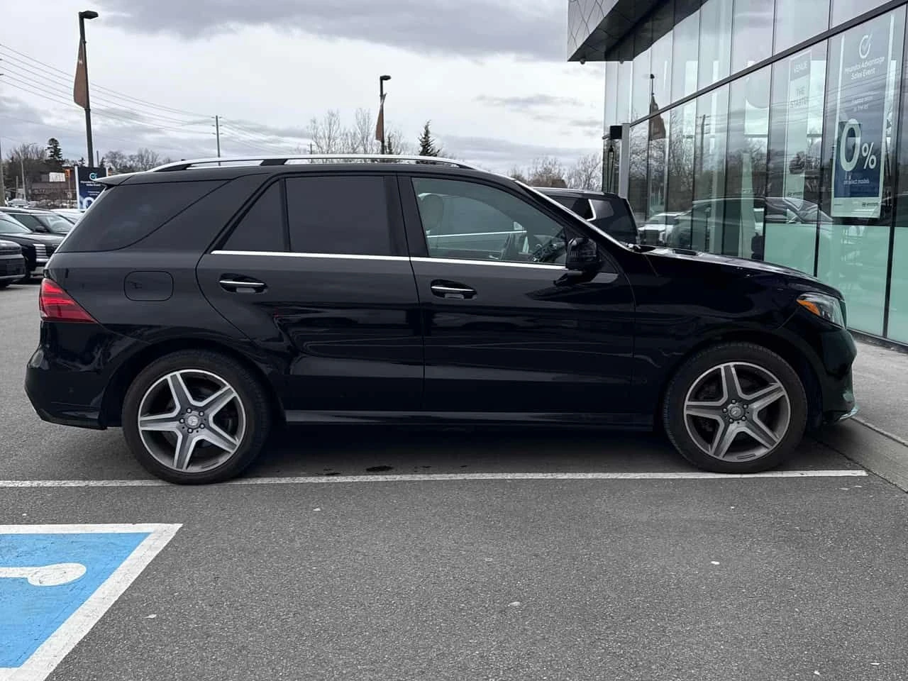 Mercedes-Benz GLE 350  * CARFAX * Дистроник * Harman Kardon * , снимка 3 - Автомобили и джипове - 54060256