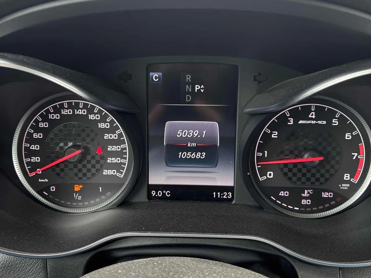 Mercedes-Benz GLC 43 AMG PANO * ПОДГРЕВИ * KEYLESS * NAVI * CARFAX, снимка 8 - Автомобили и джипове - 54083069