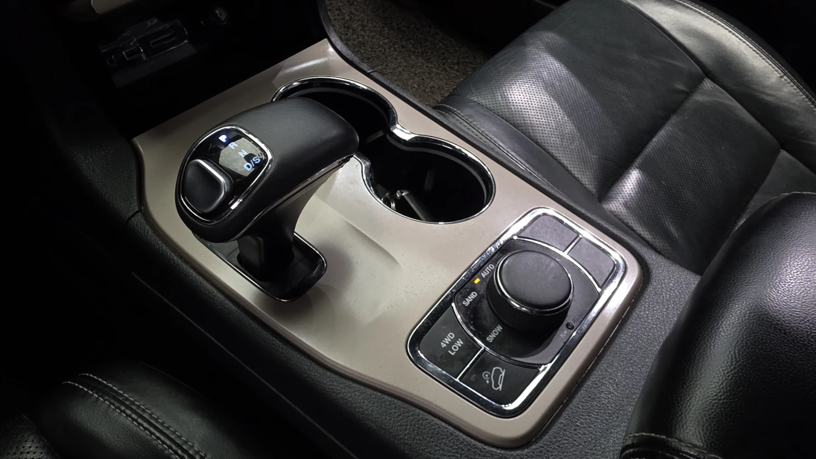 Jeep Cherokee 3.6 Limited autogeorge.com, снимка 13 - Автомобили и джипове - 56081451