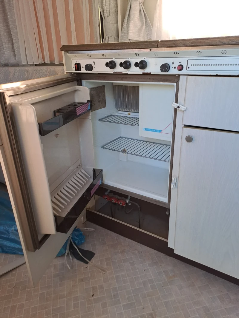 Каравана Hobby  360, снимка 11 - Каравани и кемпери - 52623776