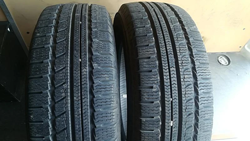 Гуми Зимни 205/65R15, снимка 1 - Гуми и джанти - 25566224