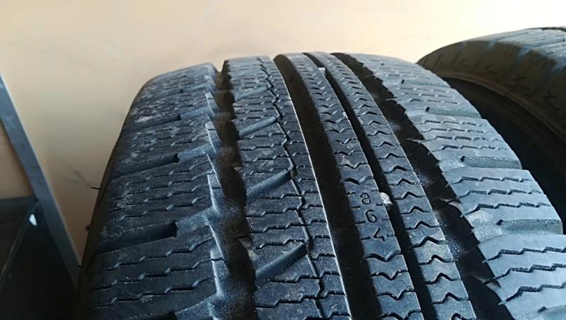 Гуми Зимни 205/65R15, снимка 4 - Гуми и джанти - 25566224