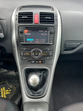 Toyota Auris 2.0 D4D FaceLift Handsfree Темпомат/Нави/Камера, снимка 9