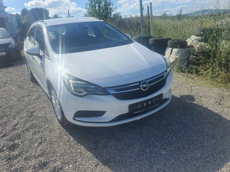 Opel Astra 1.6CTDI AVTOMAT NAVI EURO6, снимка 3 - Автомобили и джипове - 41726118