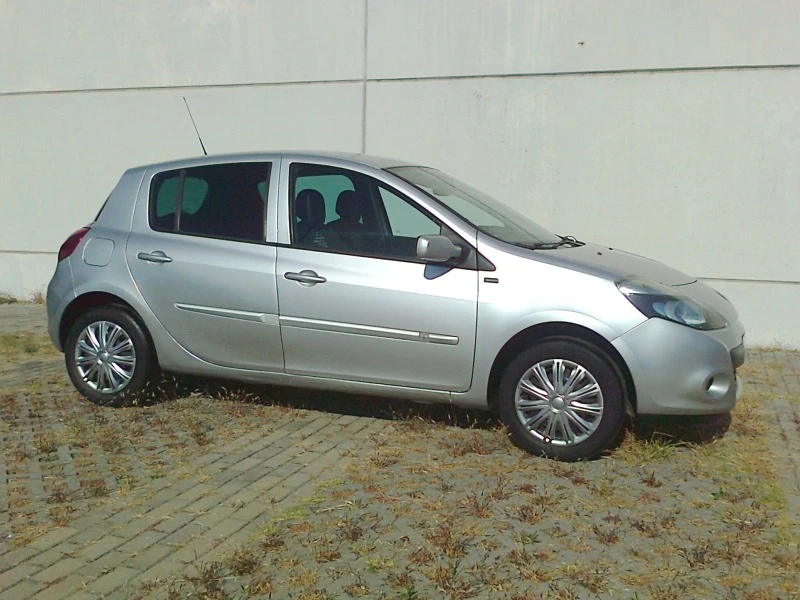 Renault Clio  BENZIN, снимка 5 - Автомобили и джипове - 42551792