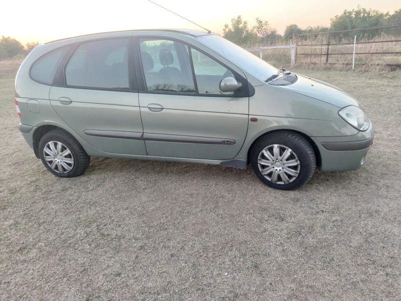 Renault Scenic, снимка 3 - Автомобили и джипове - 47404146