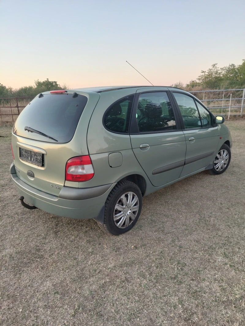 Renault Scenic, снимка 4 - Автомобили и джипове - 47404146