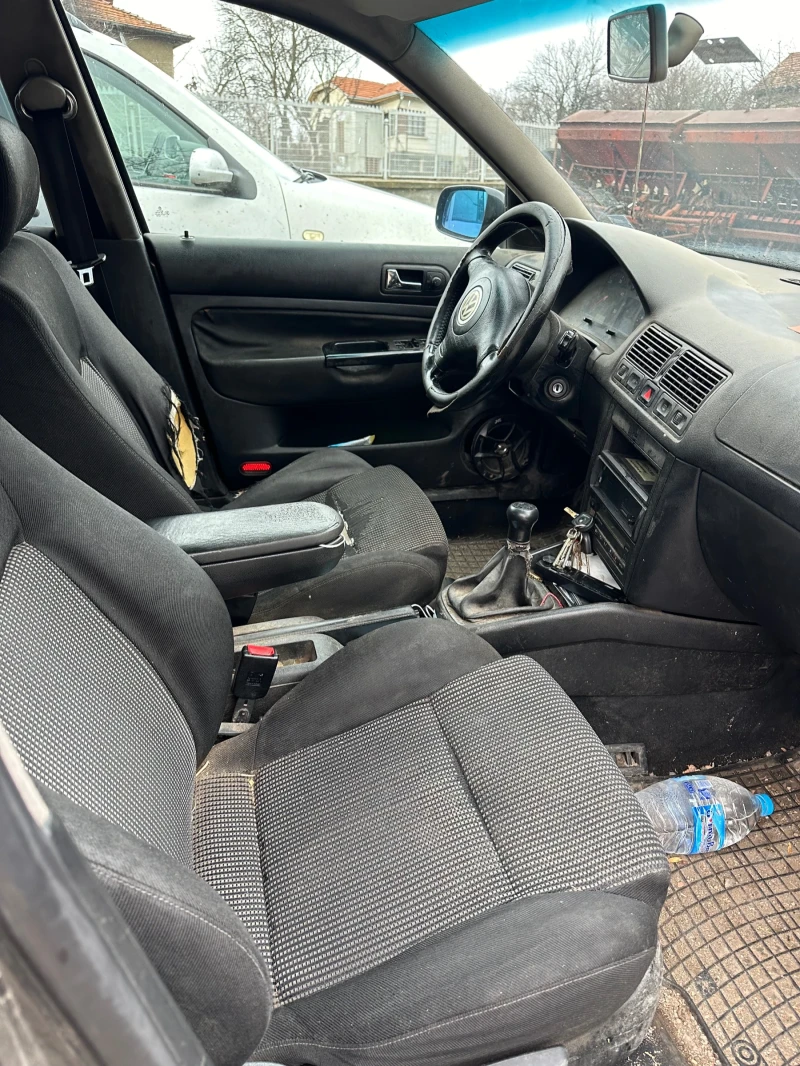 VW Golf, снимка 5 - Автомобили и джипове - 48208257