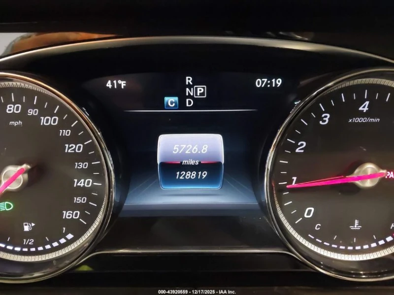 Mercedes-Benz E 300, снимка 10 - Автомобили и джипове - 53105048