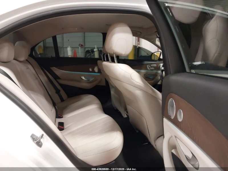 Mercedes-Benz E 300, снимка 12 - Автомобили и джипове - 53105048