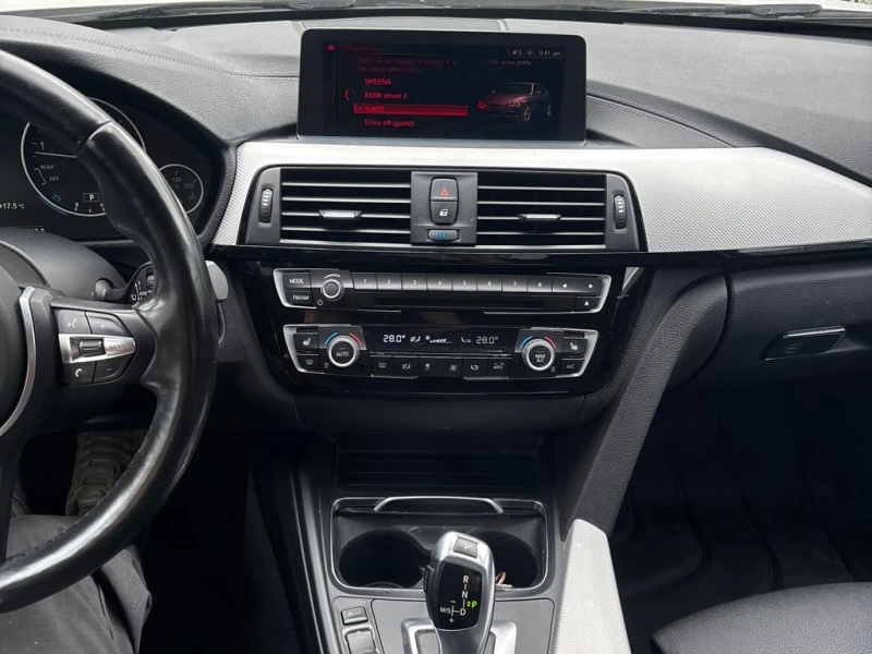 BMW 330 * 330i xDrive * CARFAX * БЕЗ ПЪРВОНАЧАЛНА ВНОСКА, снимка 9 - Автомобили и джипове - 53174712