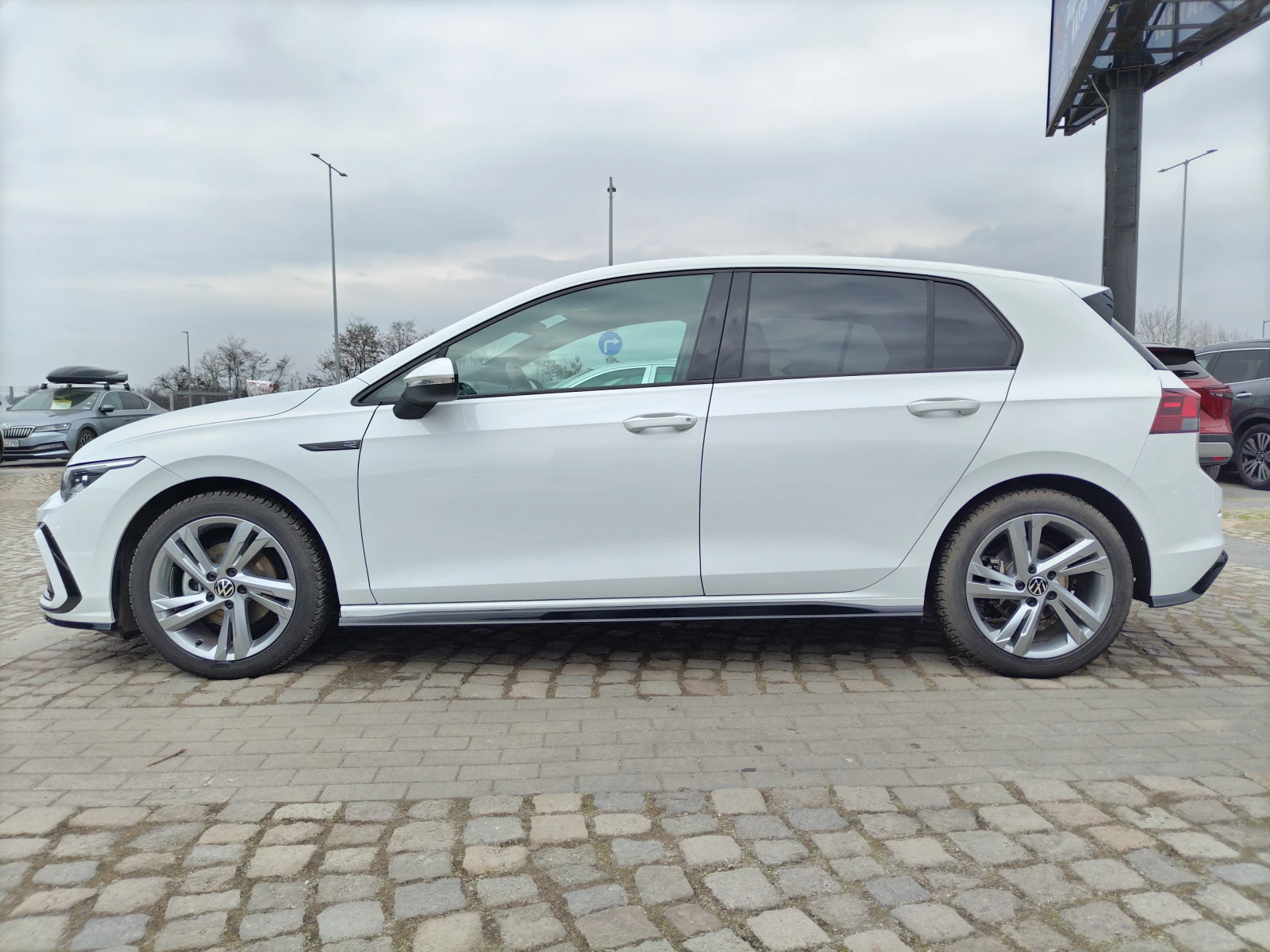 VW Golf Golf 8 R-Line 1.5 еTSI /150к.с/DSG - изображение 4