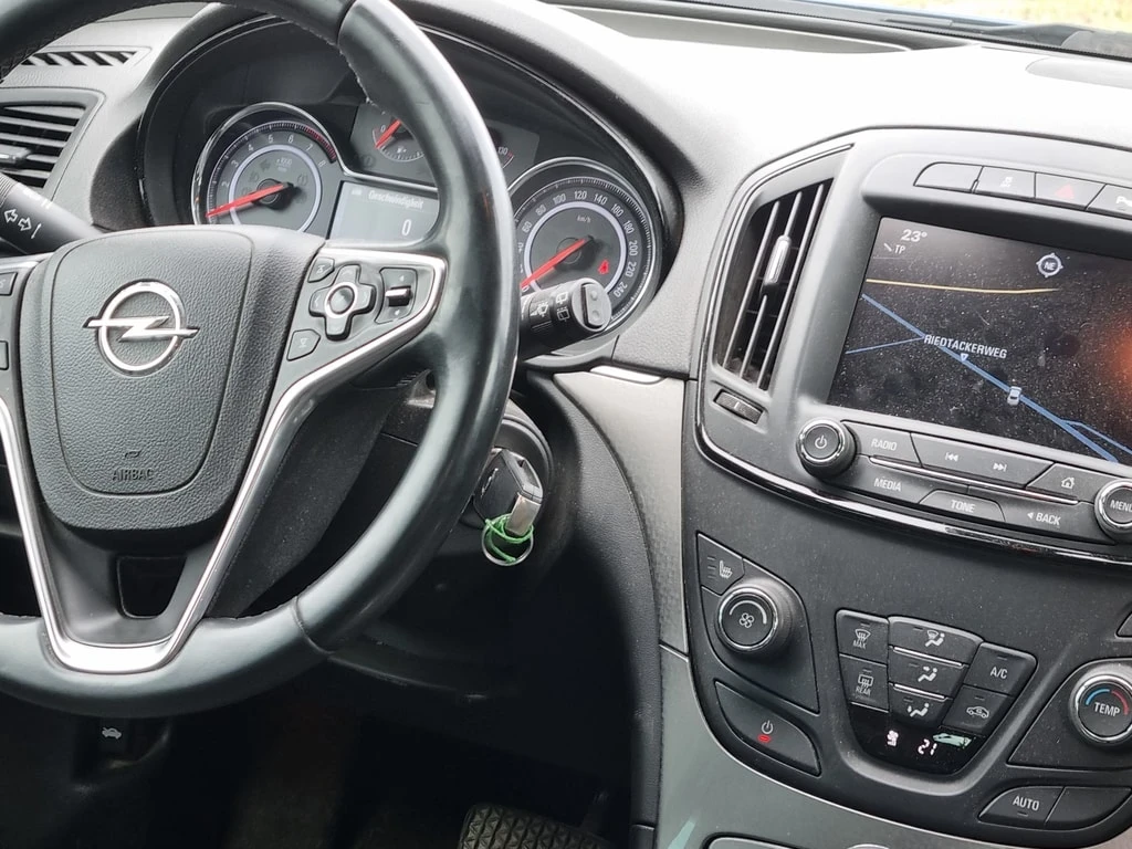 Opel Insignia 1.6 TURBO - изображение 9