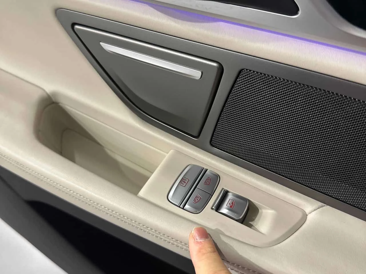 BMW 750 * 750i xDrive * CARFAX * ���� �� �� | Mobile.bg � ����������� 11