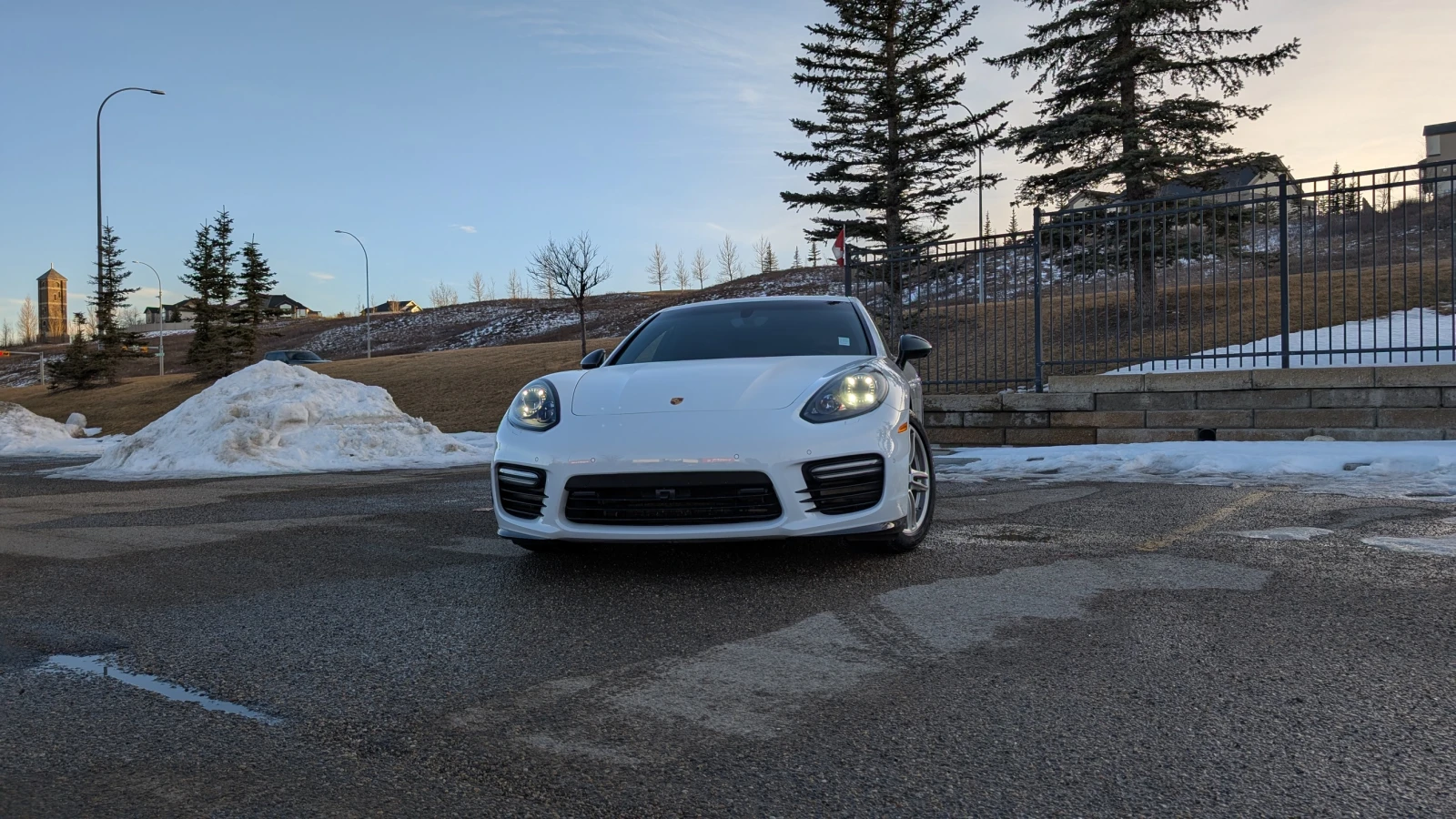 Porsche Panamera GTS * * CARFAX * * АВТО КРЕДИТ * * , снимка 3 - Автомобили и джипове - 53893535