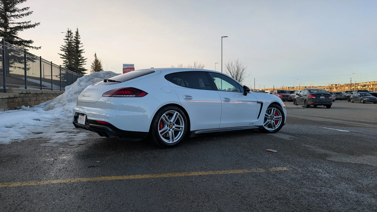 Porsche Panamera GTS * * CARFAX * * АВТО КРЕДИТ * * , снимка 4 - Автомобили и джипове - 53893535