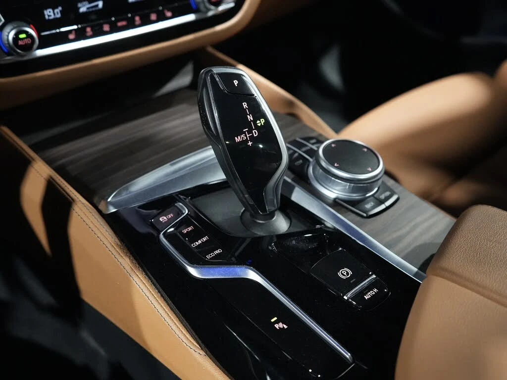 BMW 530 i xDrive AWD, снимка 14 - Автомобили и джипове - 54231985