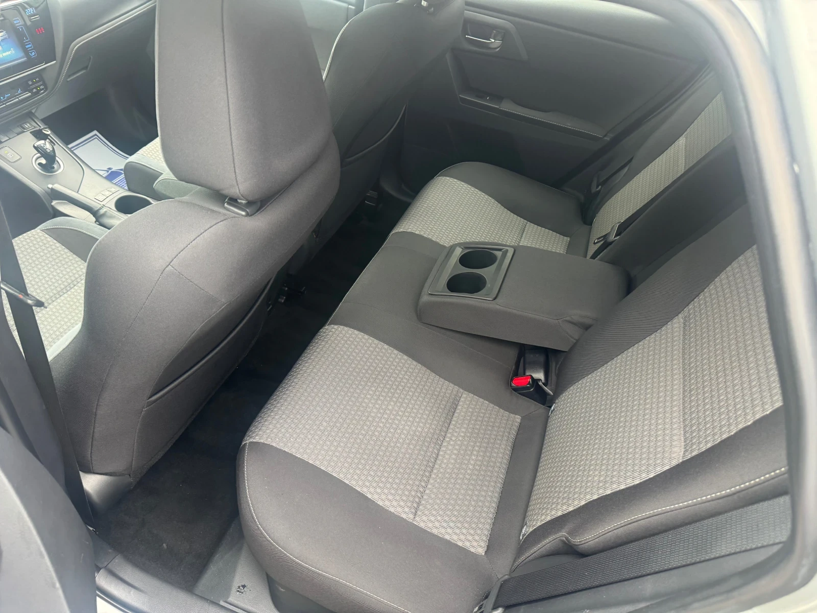 Toyota Auris 1.8Hybrid 50000km-Nova Face Lift, снимка 10 - Автомобили и джипове - 54645954