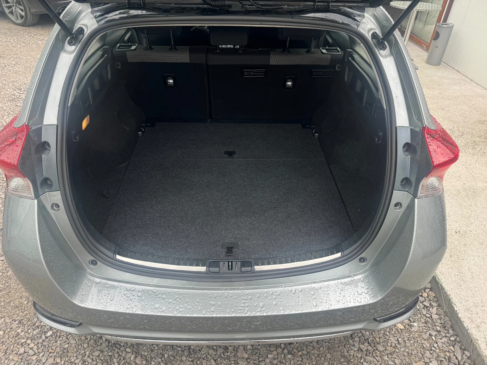 Toyota Auris 1.8Hybrid 50000km-Nova Face Lift, снимка 11 - Автомобили и джипове - 54645954